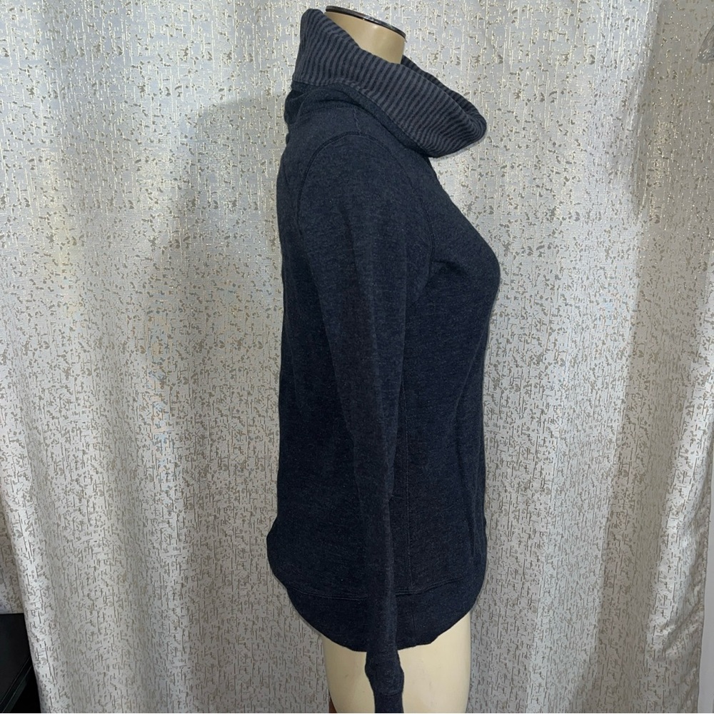 Lululemon Women's Charcoal Gray Turtleneck Long Sleeves Sweatshirt, Size 2